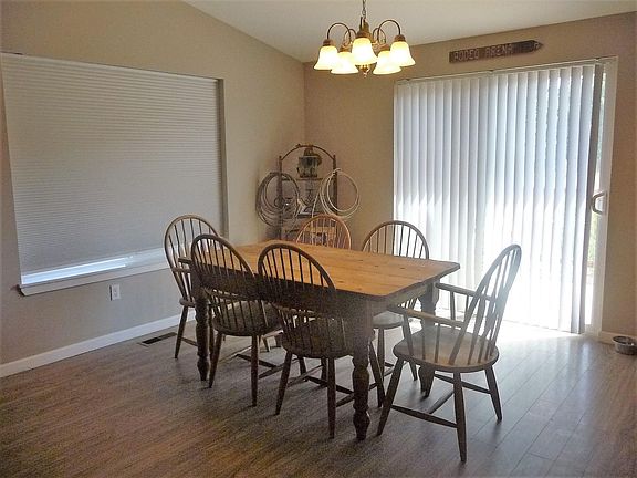 5th image of 1286 NE Pippen Ct