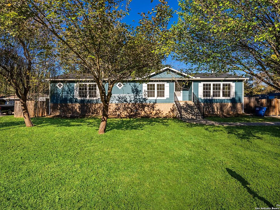 1st image of 212 NE Pecan Dr