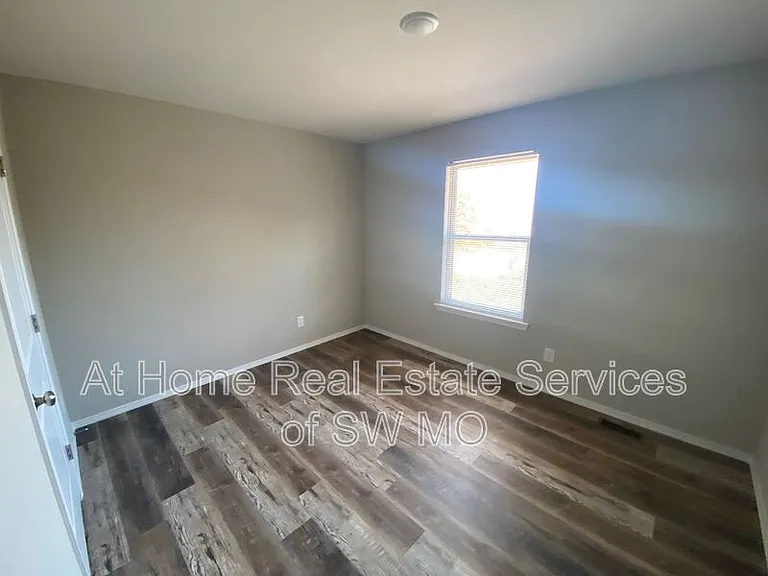 632 S Southgate St — Photo 3