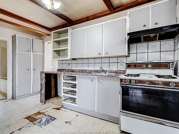 5th image of 1541 Albert Rd