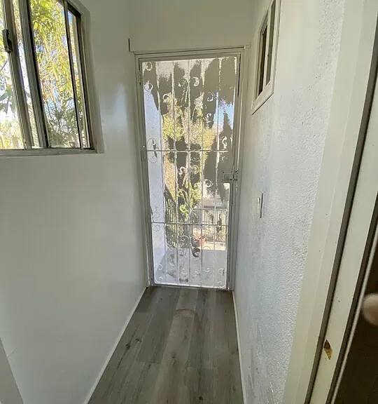 1554 S Stanley Ave — Photo 18