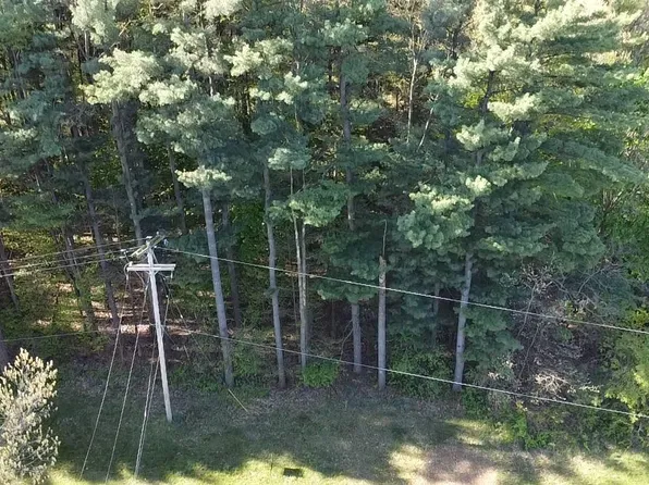 Parkwood Dr, Jonesville, MI 49250