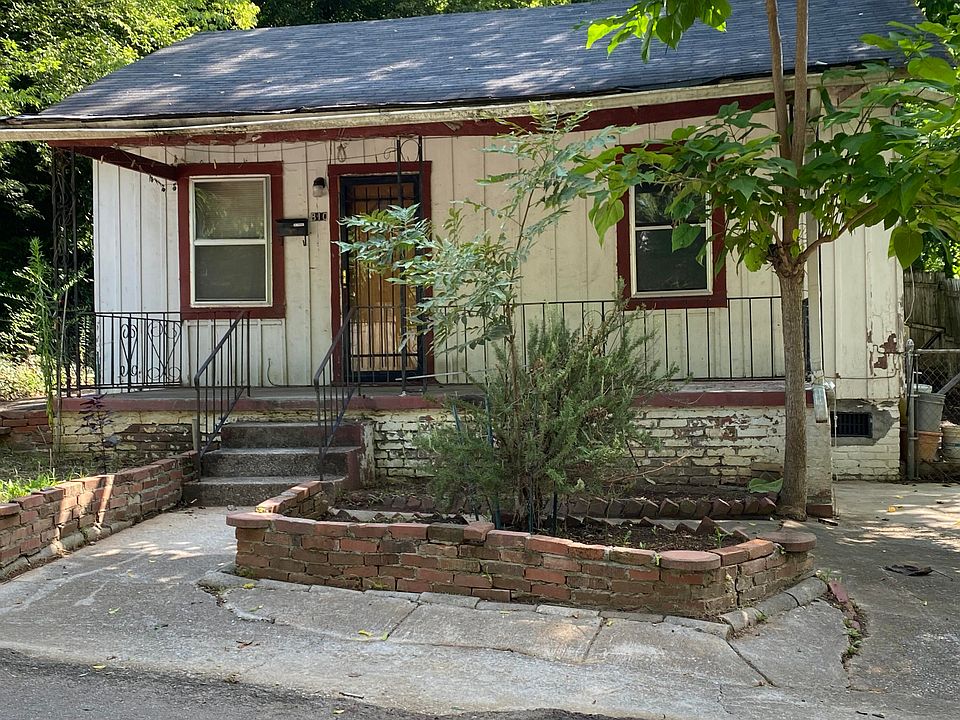 1st image of 810 Lemon St