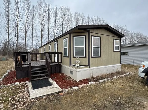 105 Snetting Dr, Thief River Falls, MN 56701