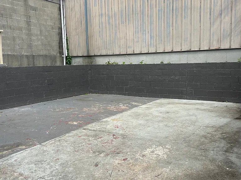 221 Middle St — Photo 3