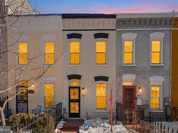 3rd image of 907 8th St NE