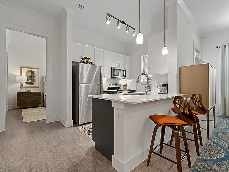 Luxe at Mercer Crossing — Photo 27