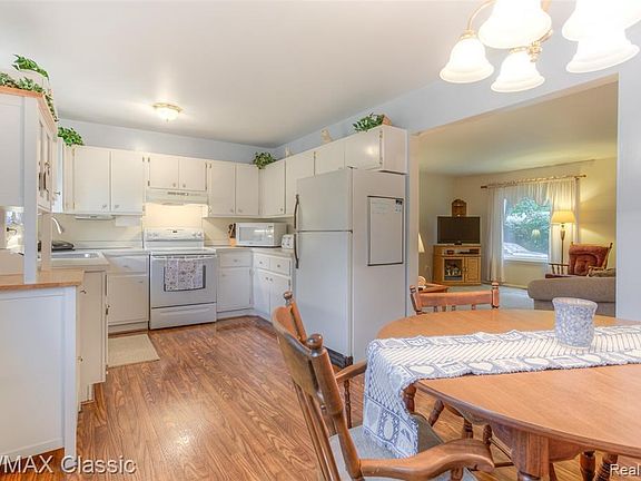 2nd image of 39276 Nottingham St