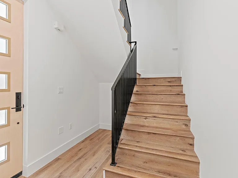 10921 Hesby St #1/2 — Photo 6