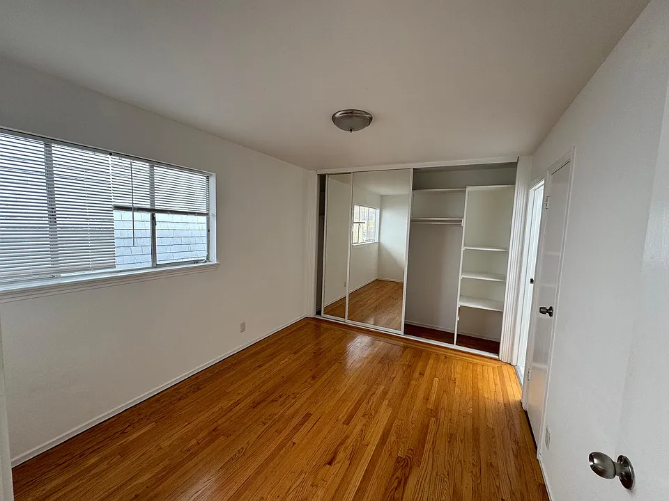 717 6th Ave #5