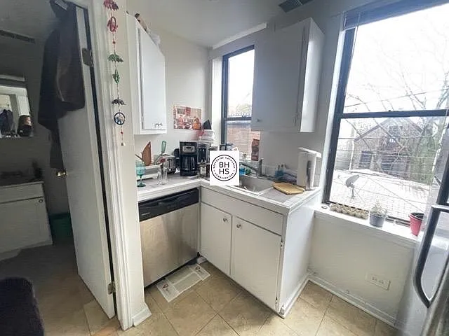 Building Photo - 1645 W Wabansia Ave #2R
