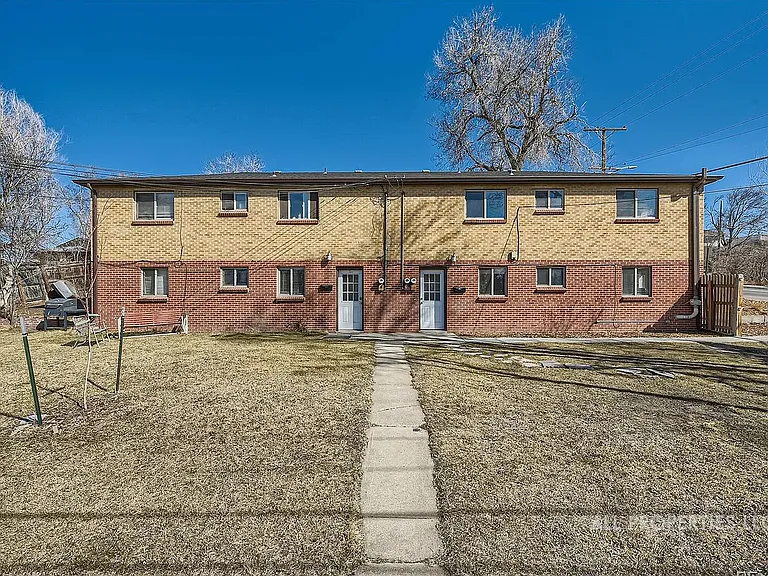 1005 N Newton St — Photo 24