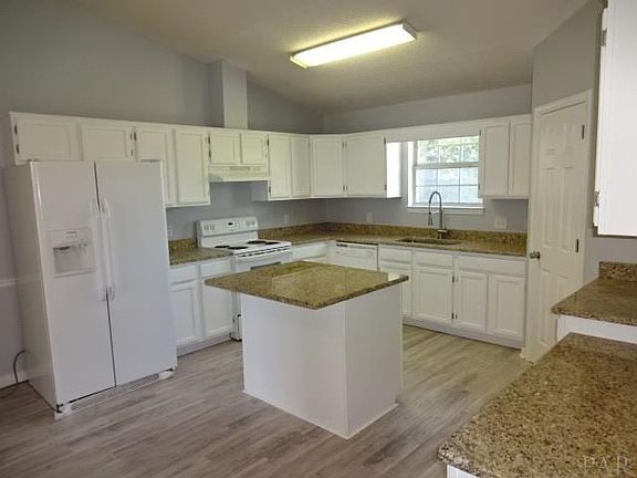 3rd image of 520 Sandy Oaks Dr