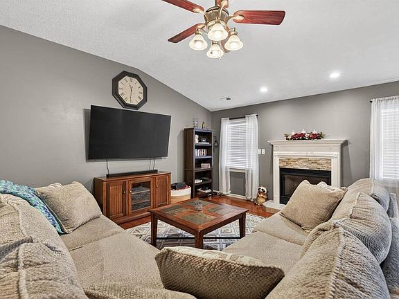5th image of 2208 Emerald Ct