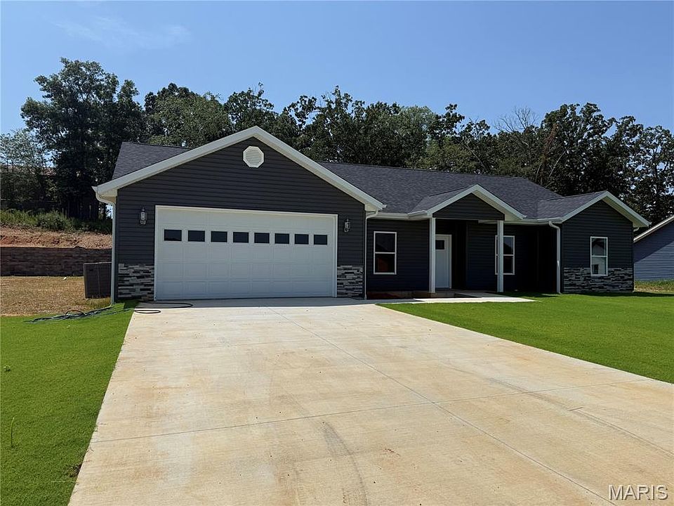 1st image of 321 Kearbey Dr