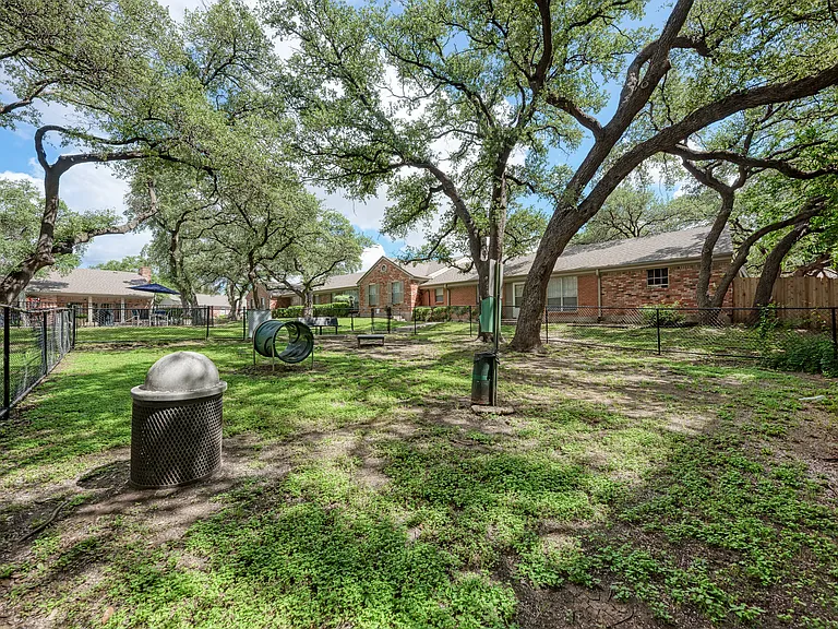 Towne Oaks — Photo 16
