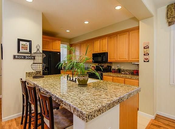 5th image of 4552 Niland St