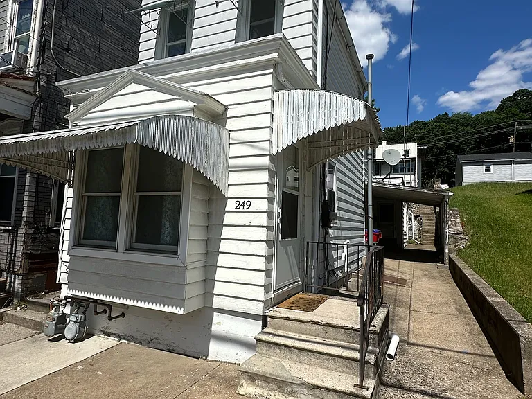 249 S 4th St — Photo 1