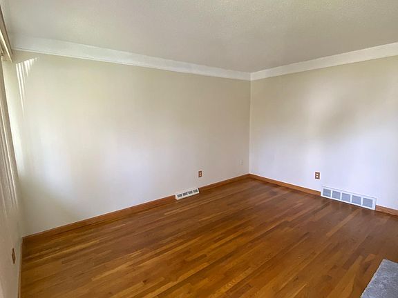 4th image of 3913 Ziegler St