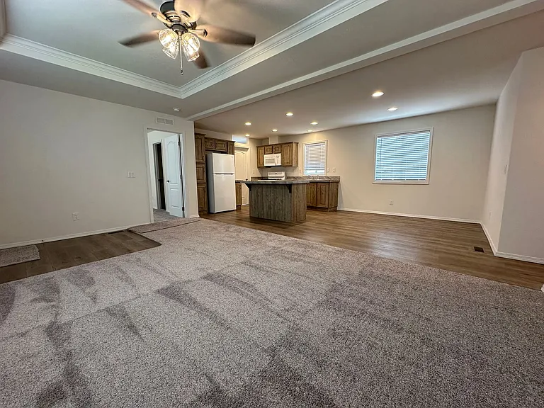 212 Las Flores Ave — Photo 4
