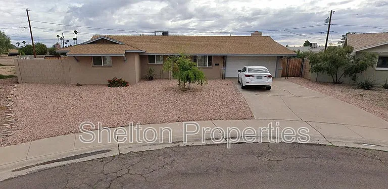 1421 S Roberts Rd — Photo 2