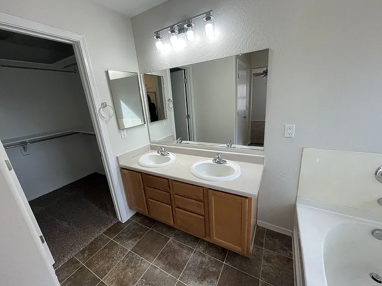 40411 W Helen Ct — Photo 2