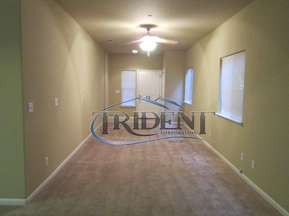 3rd image of 416 Hetherington Cir
