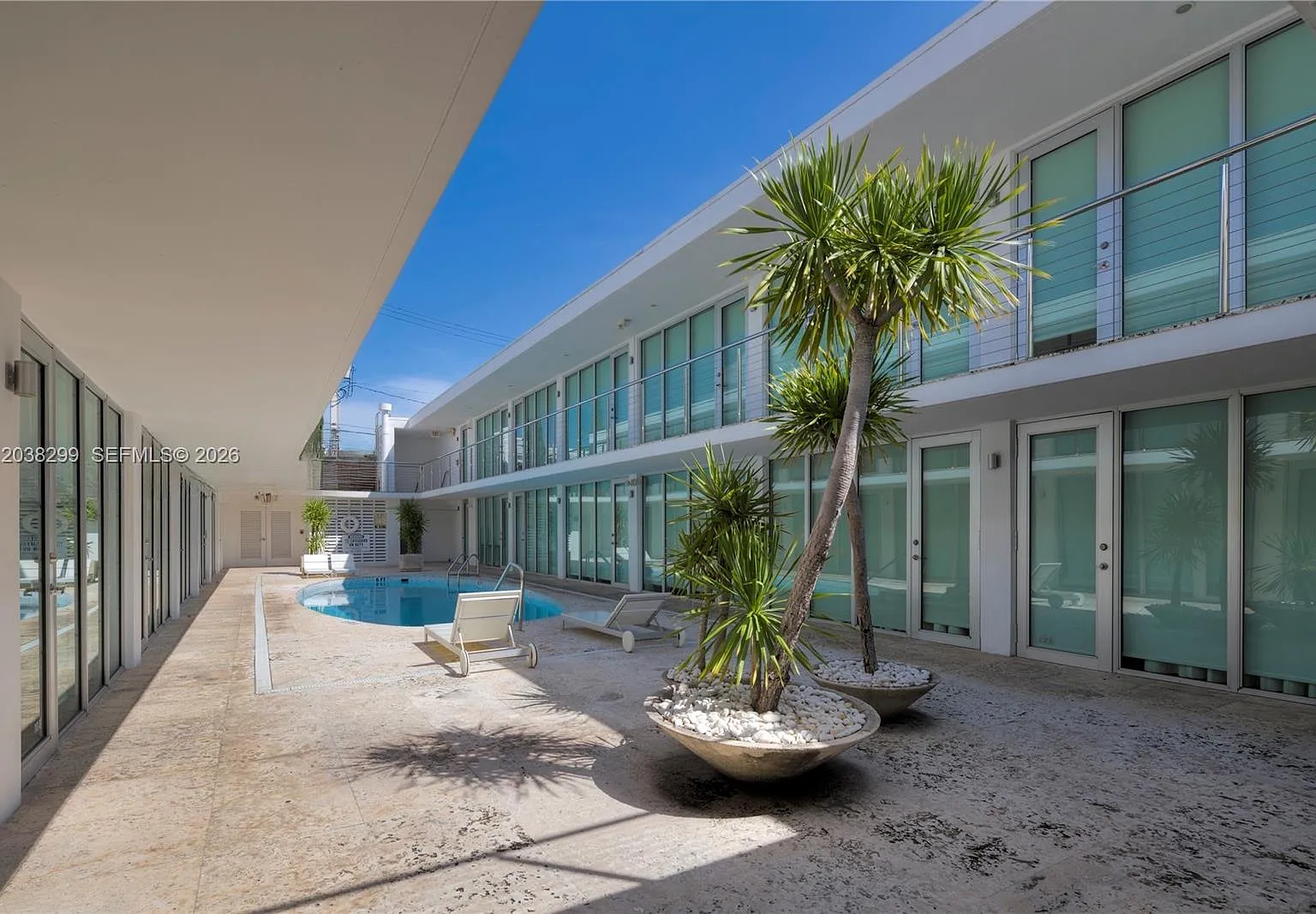 Fontana Condo — Photo 4