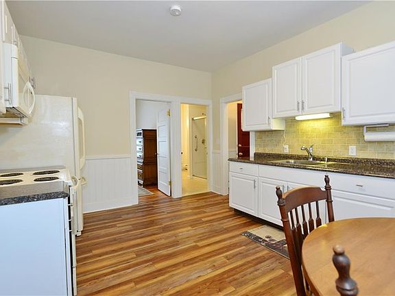 1st floor kitchen new counters,cabinets, backsplash,flooring, freshly painted!