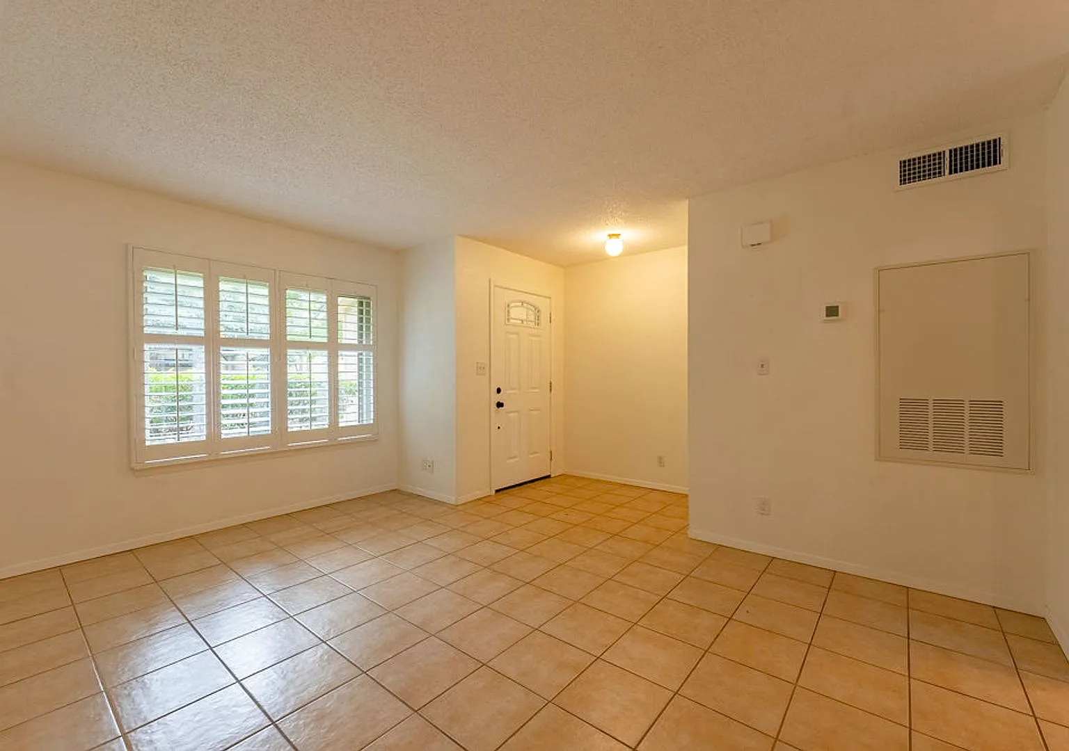 Charming 3 bedroom, 1.5 bathroom Located in North Austin! — Photo 4