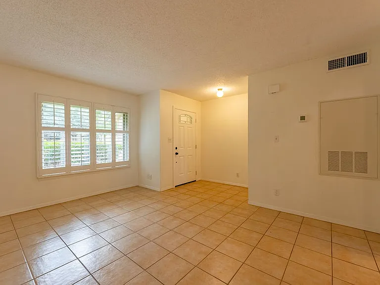 9604 Blue Creek Ln — Photo 4