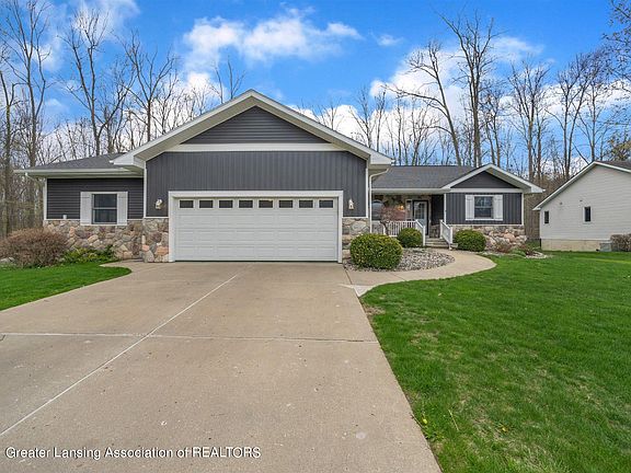 3rd image of 11511 Stone Bluff Dr