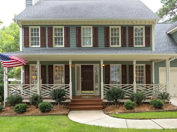 620 Saint Vincent Dr, Holly Springs, NC 27540