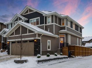 135 W Belgian Cres, Cochrane, AB T4C 3C4