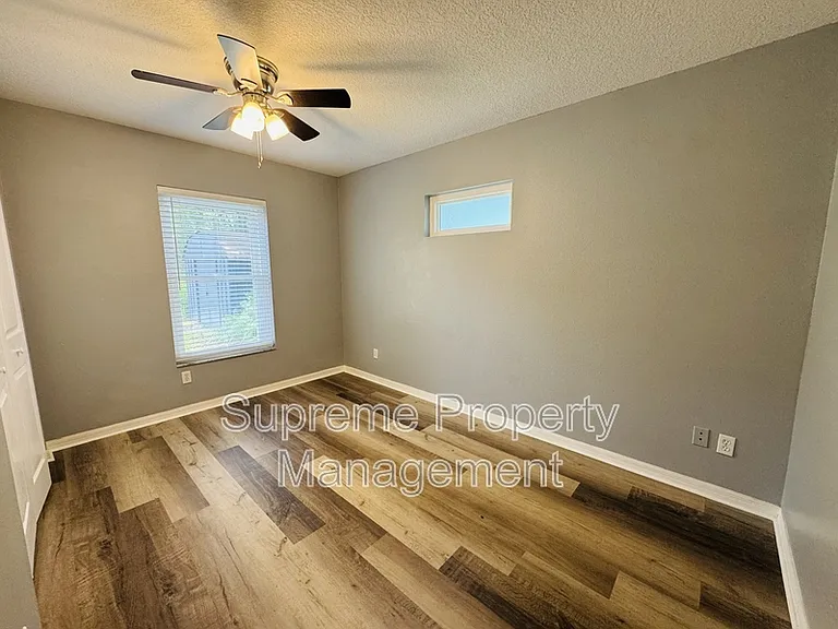5021 Burlington Ave N — Photo 10