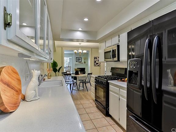 4th image of 225 N Rose St Unit 302