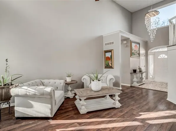 1309 NE 95th Ter, Kansas City, MO 64155