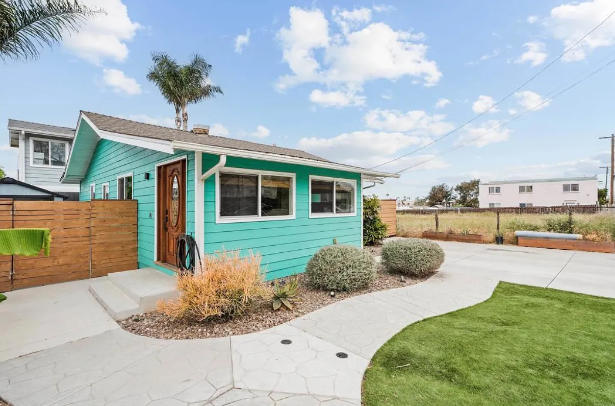 3 bed, 1100 sqft, $4,400 — Photo 3