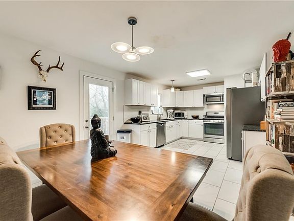 3rd image of 6006 Caracas Dr