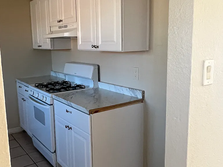505 Palm Dr — Photo 6