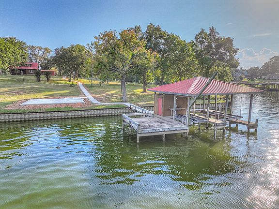 2nd image of 185 Country Ln