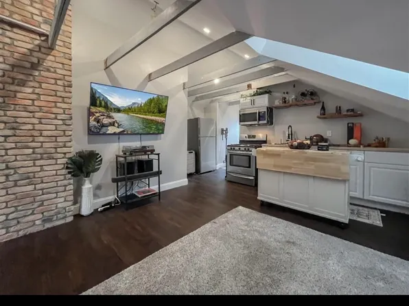 122 Willow St Floor 3, Providence, RI 02909