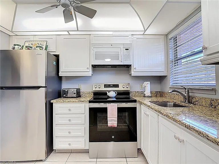 200 Turtle Lake Ct #109 — Photo 7