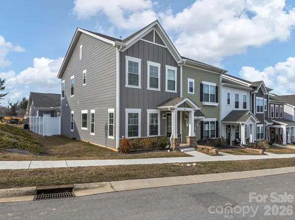 26 Walnut Springs Dr, Asheville, NC 28804