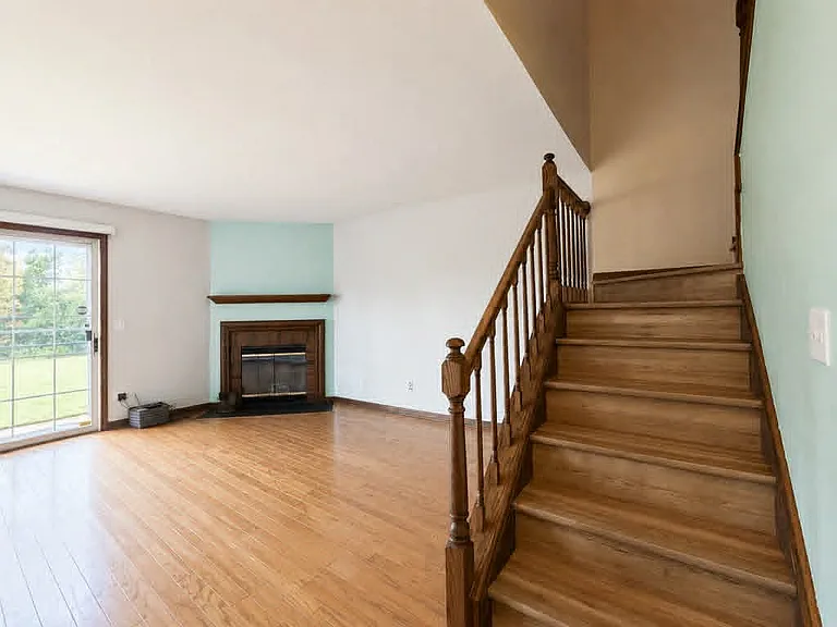 1696 Vermont Dr — Photo 3