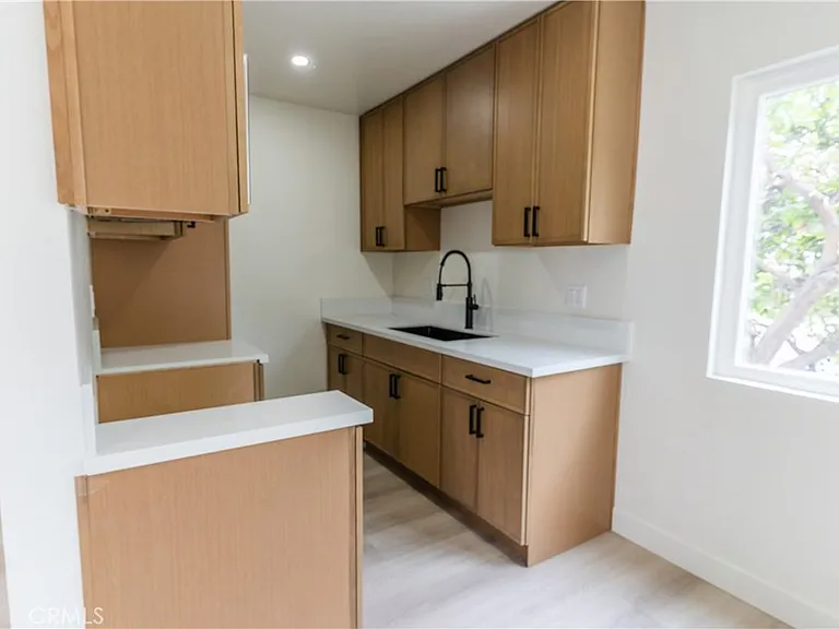 3445 Edgehill Dr #1 — Photo 2
