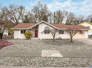 872 E Oak St, Sequim, WA 98382