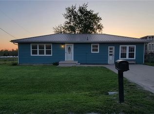 715 Clinton Ave, Osborn, MO 64474
