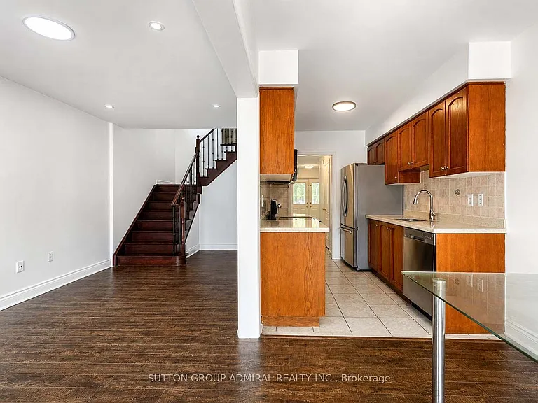 189 Warwick Cres #UPPER — Photo 7