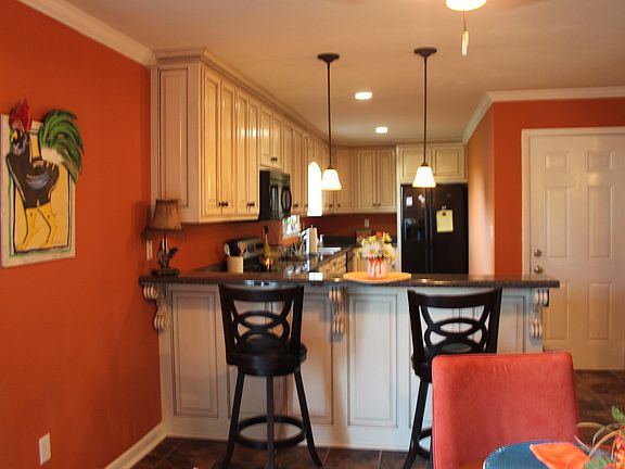 Kitchen and breakfast area